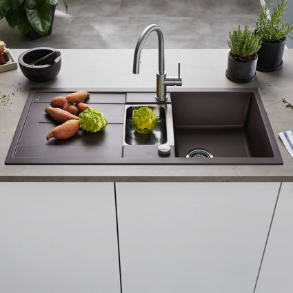 Blanco Metra 6S kjøkkenvask i Silgranit, farge lavagrå. Vasken har en stor og en liten kum.